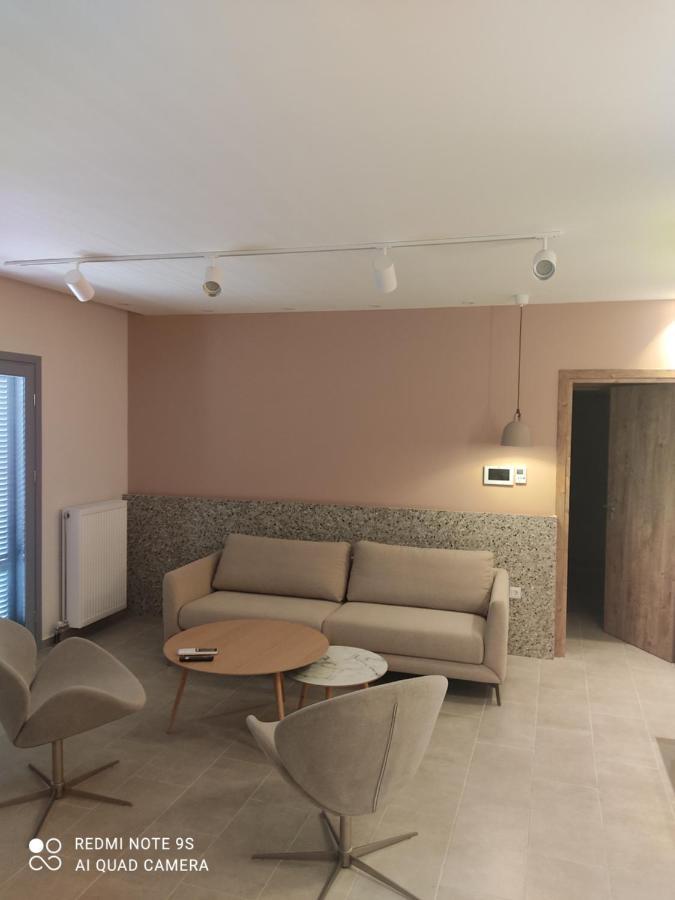 Pink Rose Luxury And Comfort Apartment At The Centre Of Preveza Exterior photo